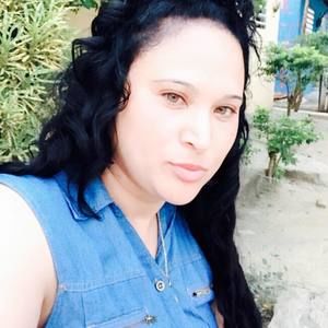 Meet your Posher, Raquel